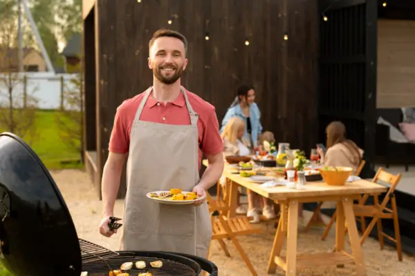 Cozinha ao Ar Livre: Como Projetar um Espaço com Estilo Leve e Arejado para Churrascos e Reuniões no Jardim